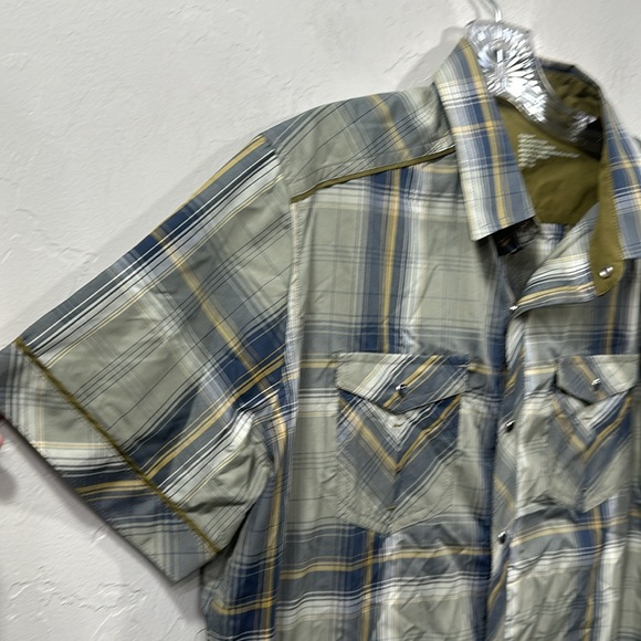 Kuhl Eluxur plaid button down shirt size small - Picture 2 of 10